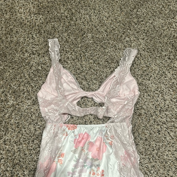 floral and lace slit dress — doesn’t fit me - Picture 3 of 5